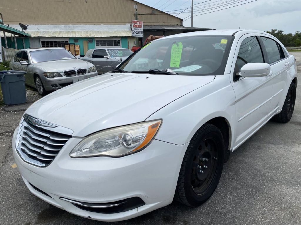 Photo 3 of this CHRYSLER 200