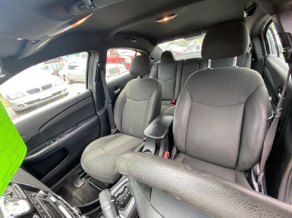 Photo 6 of this CHRYSLER 200