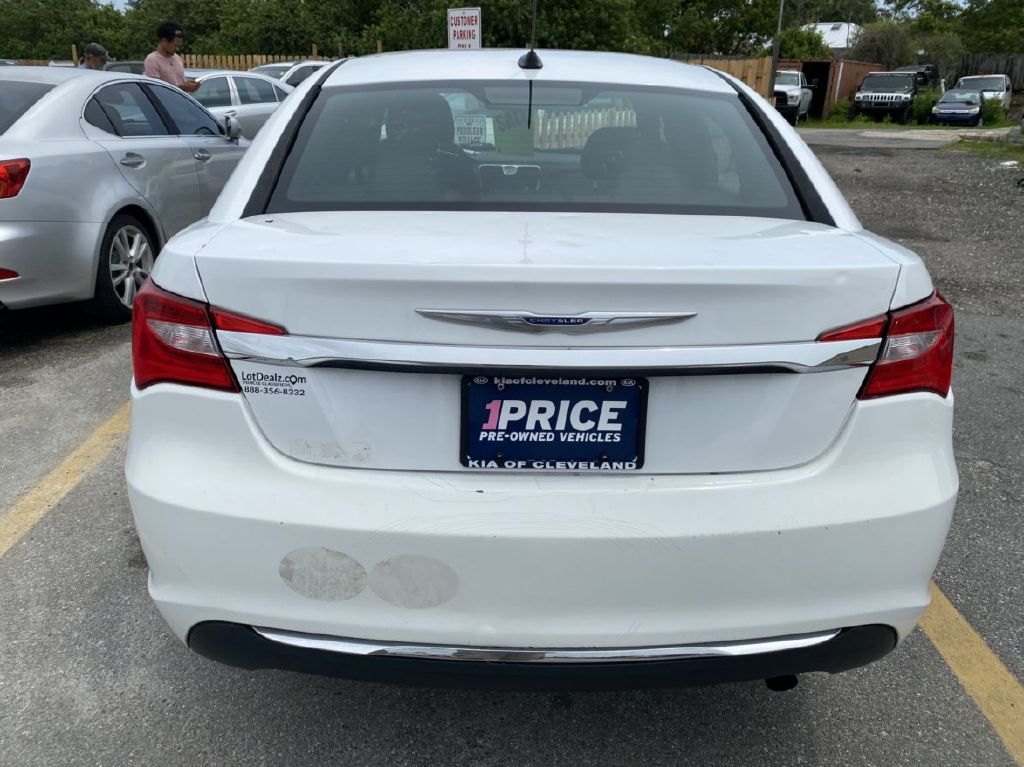 Photo 11 of this CHRYSLER 200