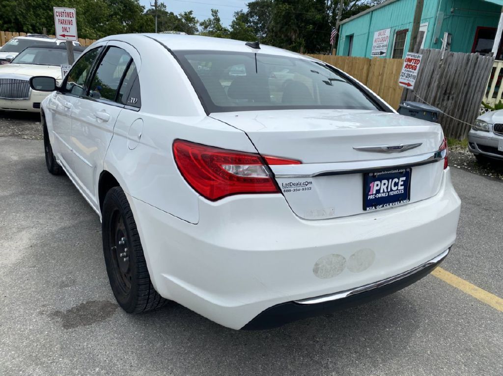 Photo 13 of this CHRYSLER 200
