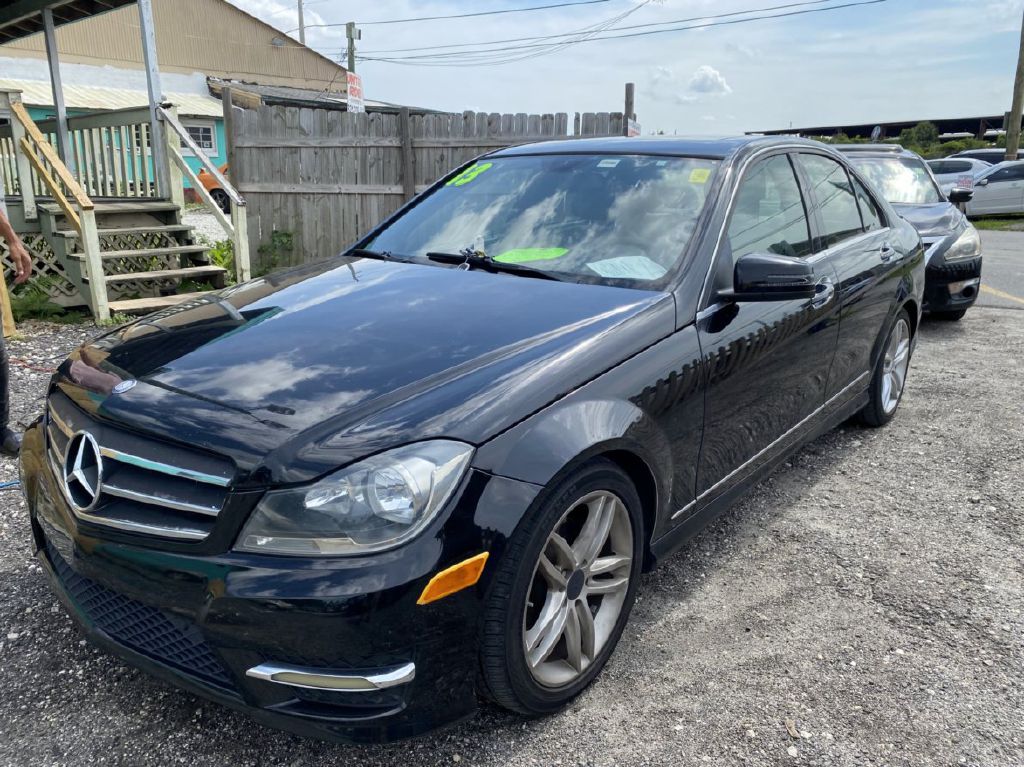 Photo 2 of this MERCEDES-BENZ C-CLASS
