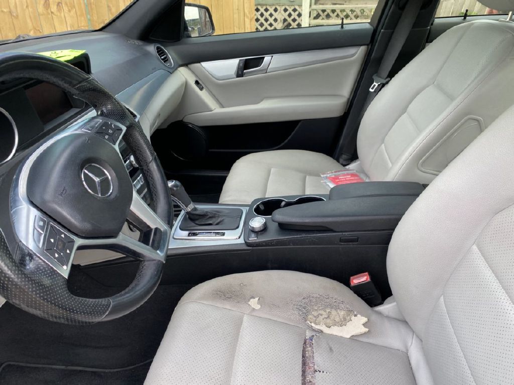 Photo 3 of this MERCEDES-BENZ C-CLASS