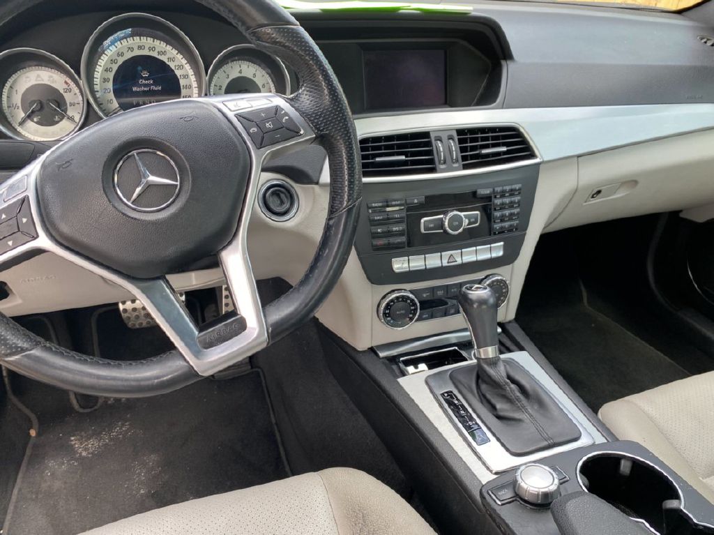 Photo 4 of this MERCEDES-BENZ C-CLASS