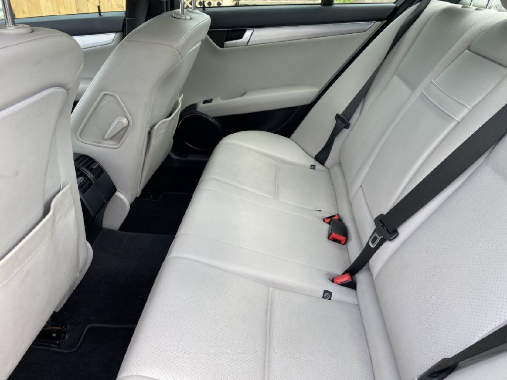 Photo 6 of this MERCEDES-BENZ C-CLASS