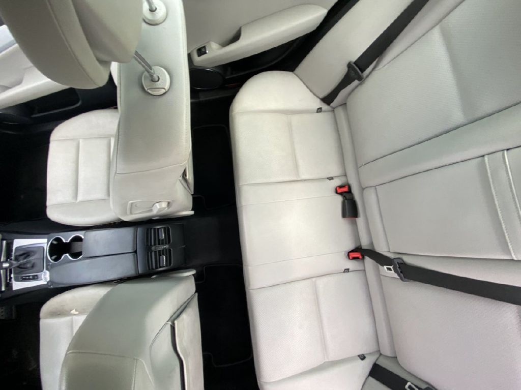 Photo 7 of this MERCEDES-BENZ C-CLASS