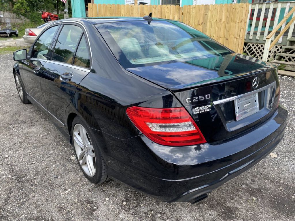Photo 8 of this MERCEDES-BENZ C-CLASS