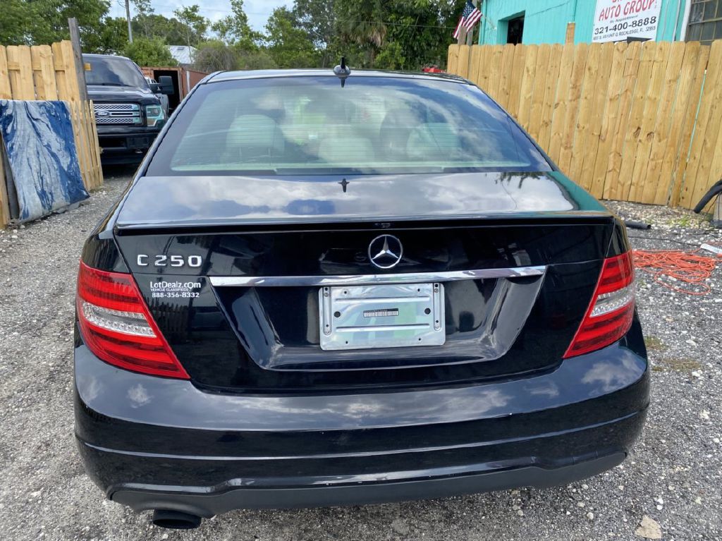 Photo 9 of this MERCEDES-BENZ C-CLASS