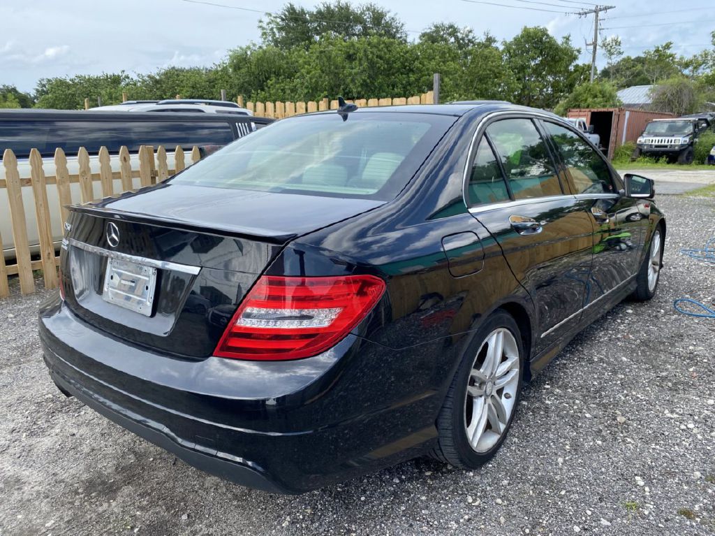 Photo 10 of this MERCEDES-BENZ C-CLASS