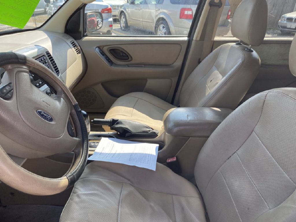 Photo 4 of this FORD ESCAPE