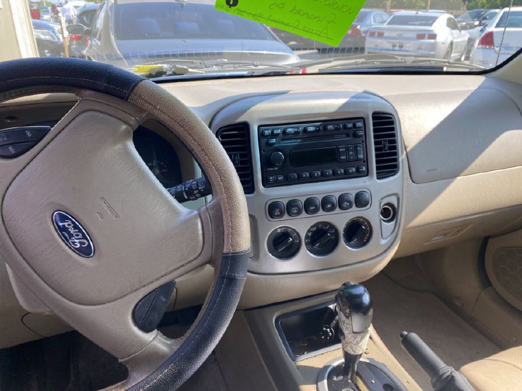Photo 5 of this FORD ESCAPE