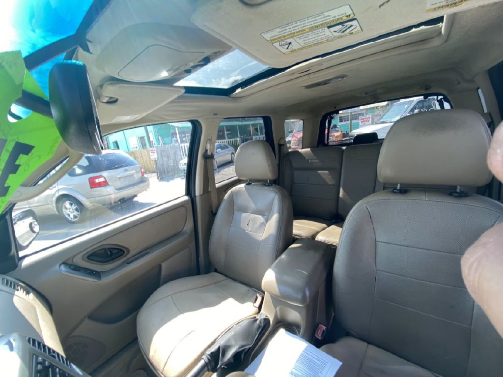 Photo 6 of this FORD ESCAPE