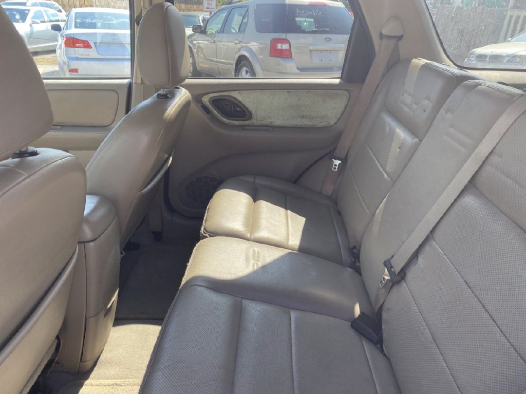 Photo 7 of this FORD ESCAPE