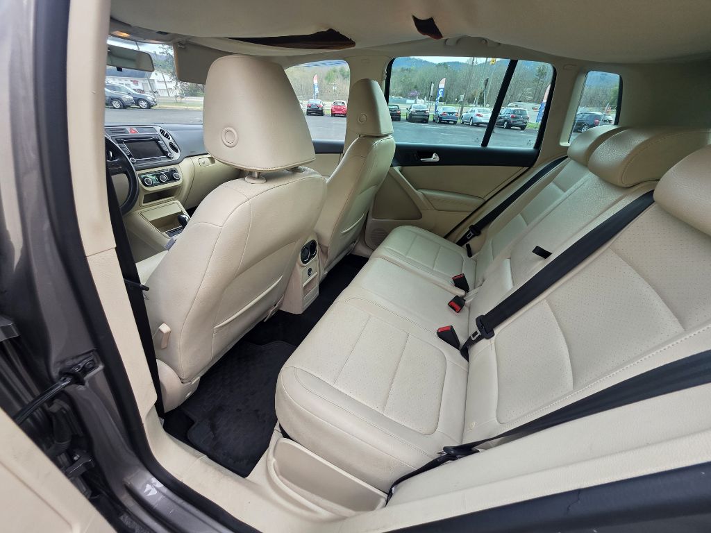 Photo 5 of this VOLKSWAGEN TIGUAN