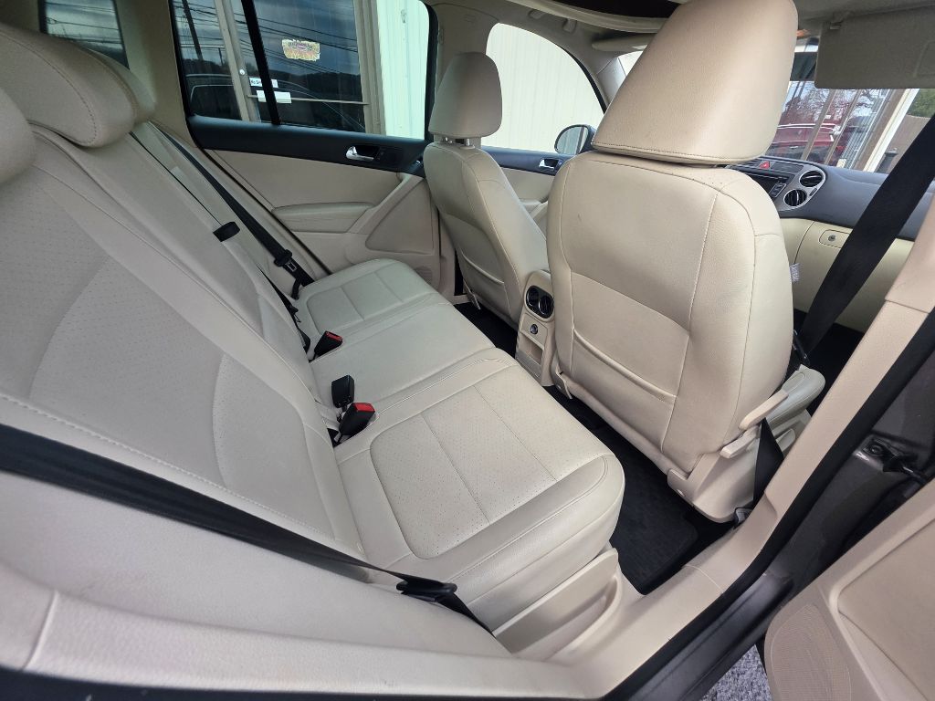 Photo 7 of this VOLKSWAGEN TIGUAN