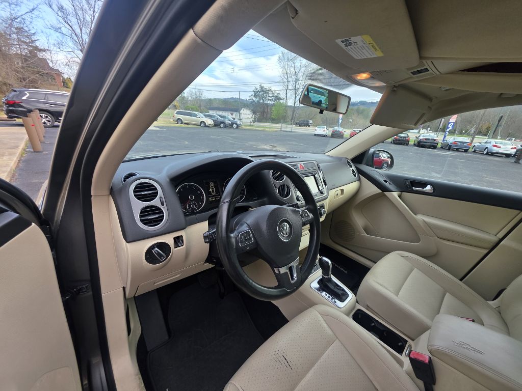 Photo 11 of this VOLKSWAGEN TIGUAN