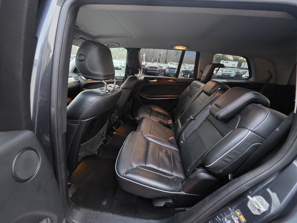 Photo 8 of this MERCEDES-BENZ GL