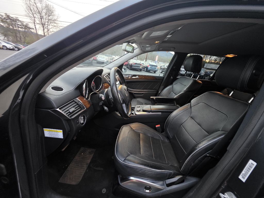 Photo 9 of this MERCEDES-BENZ GL