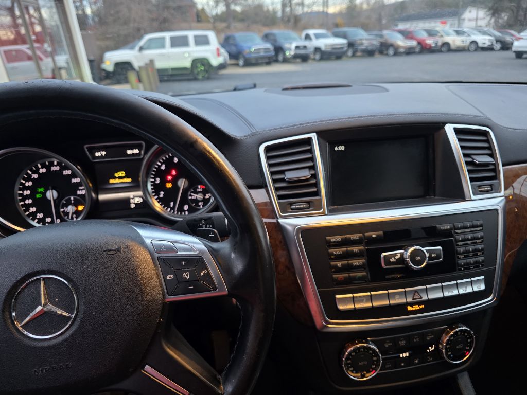 Photo 2 of this MERCEDES-BENZ GL