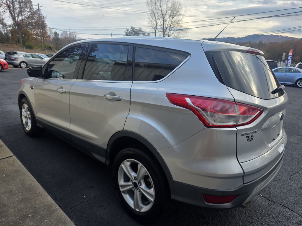 Photo 12 of this FORD ESCAPE