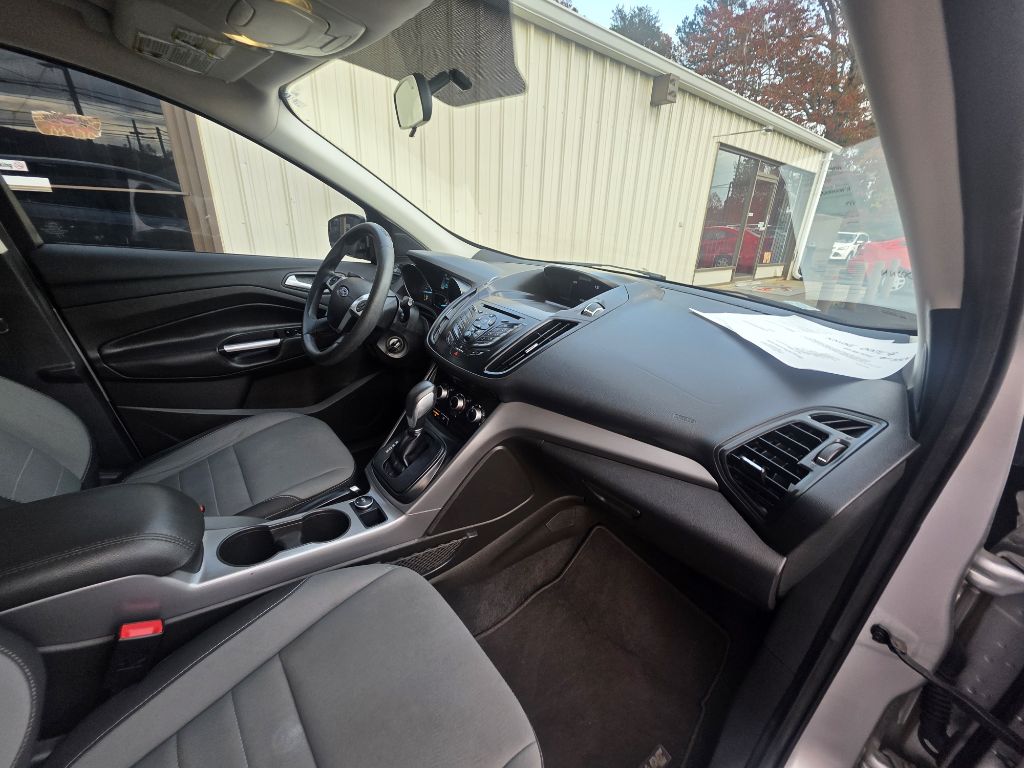 Photo 6 of this FORD ESCAPE