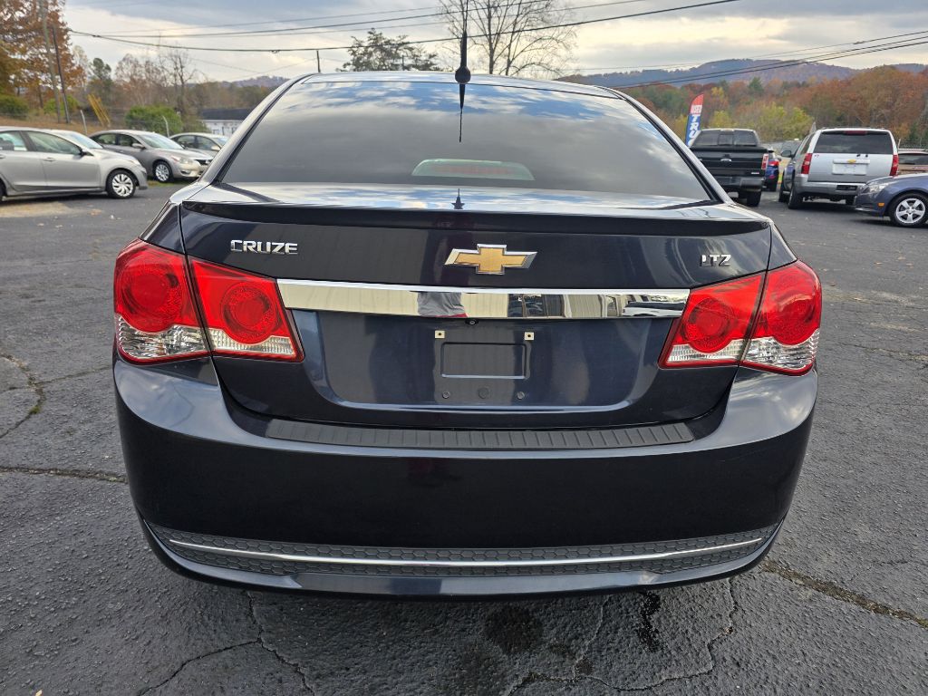 Photo 3 of this CHEVROLET CRUZE