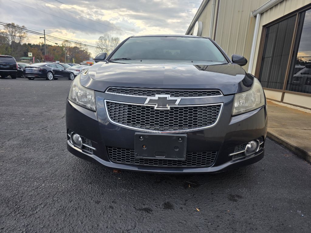 Photo 2 of this CHEVROLET CRUZE