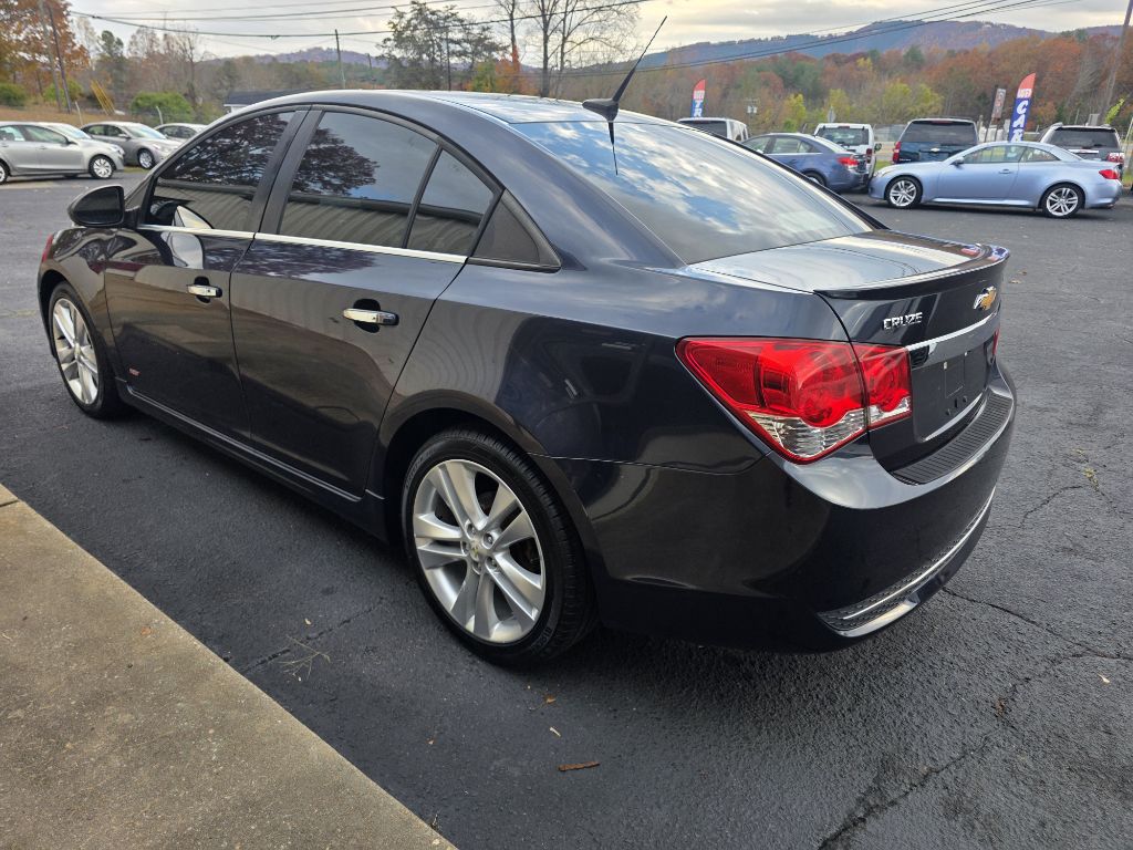Photo 4 of this CHEVROLET CRUZE