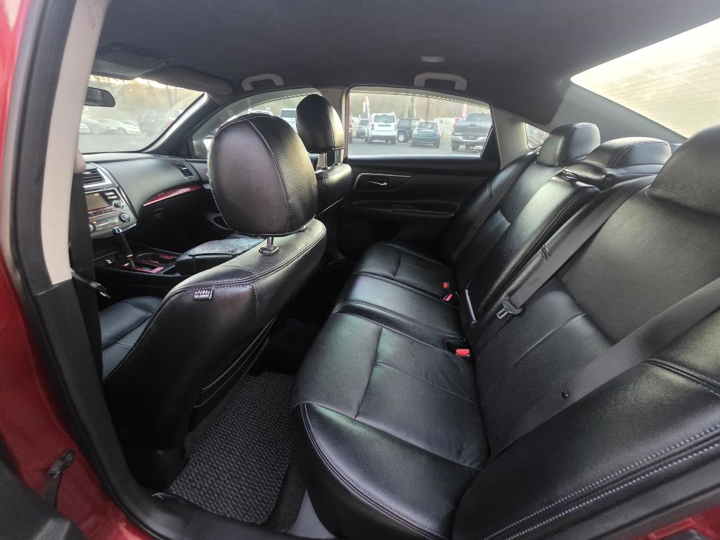 Photo 9 of this NISSAN ALTIMA