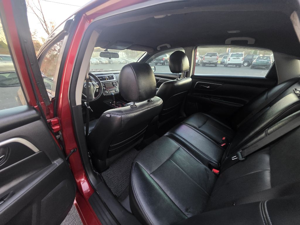 Photo 10 of this NISSAN ALTIMA