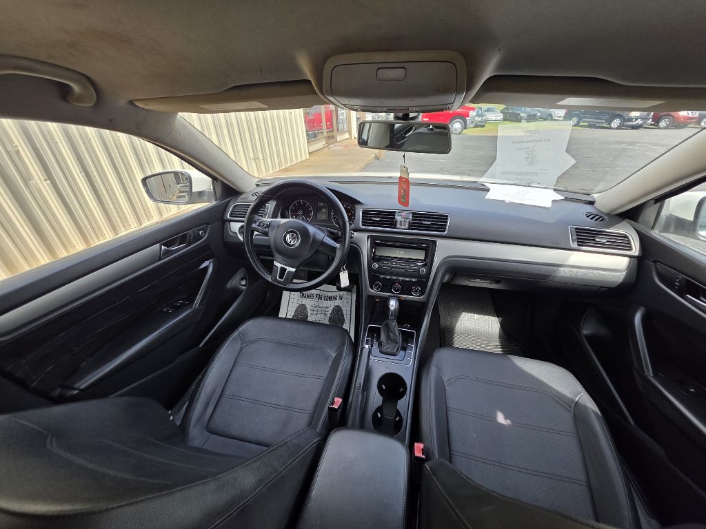 Photo 12 of this VOLKSWAGEN PASSAT