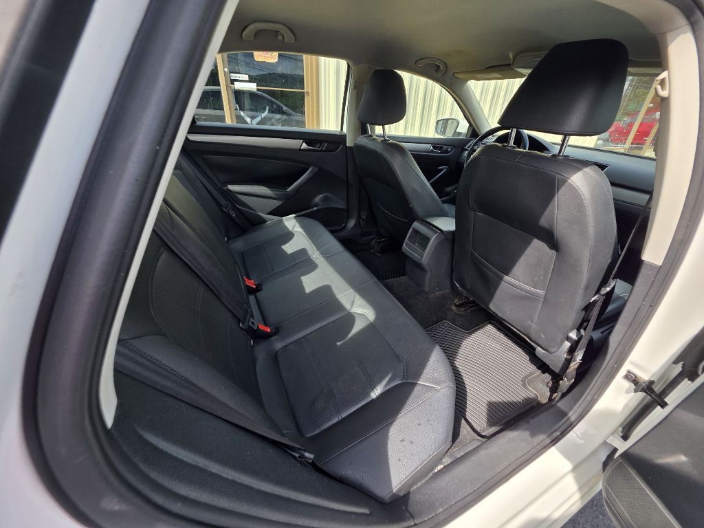 Photo 13 of this VOLKSWAGEN PASSAT