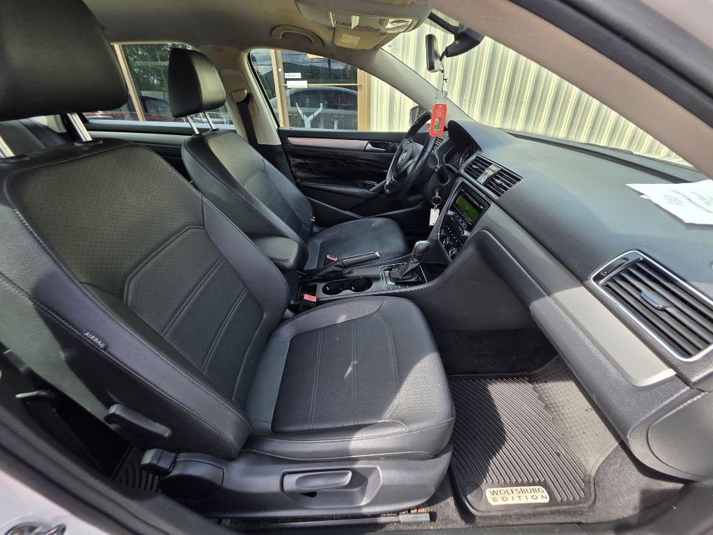 Photo 10 of this VOLKSWAGEN PASSAT