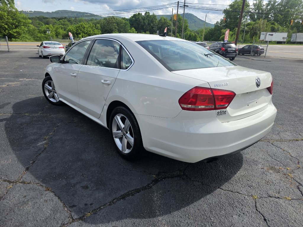 Photo 5 of this VOLKSWAGEN PASSAT