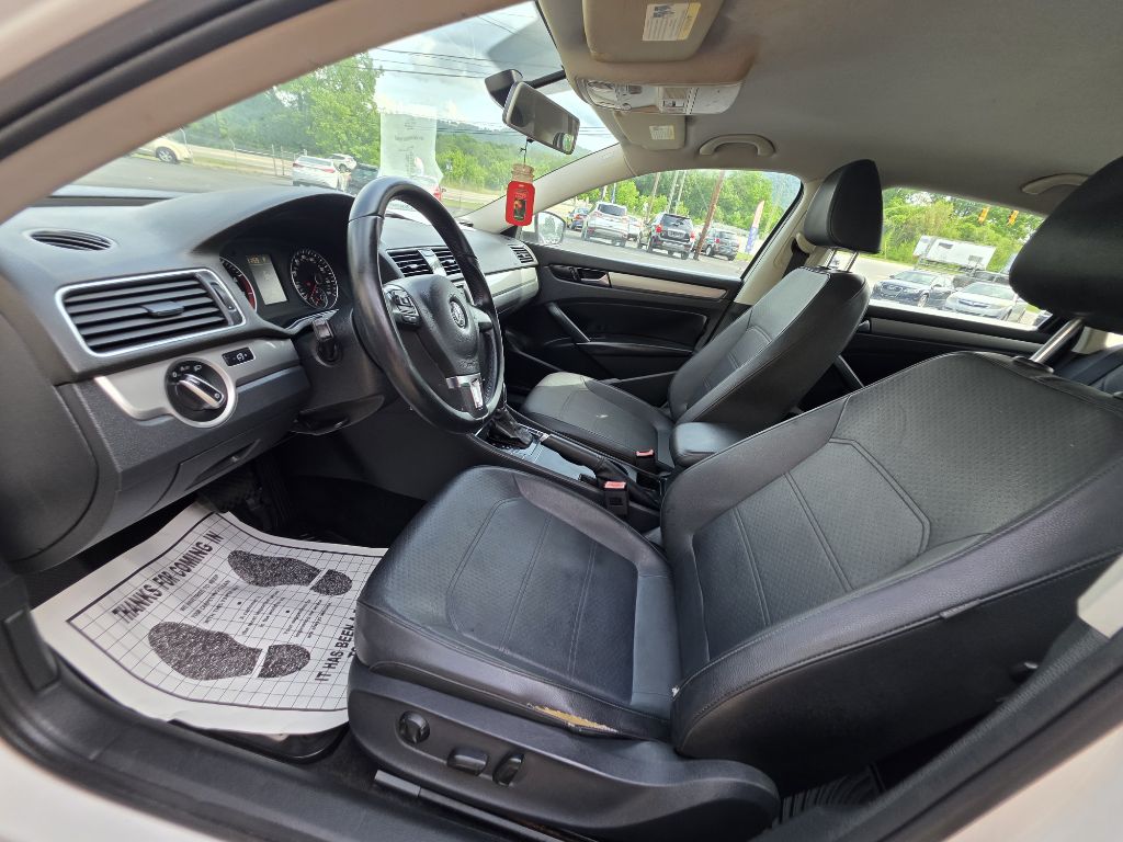 Photo 6 of this VOLKSWAGEN PASSAT