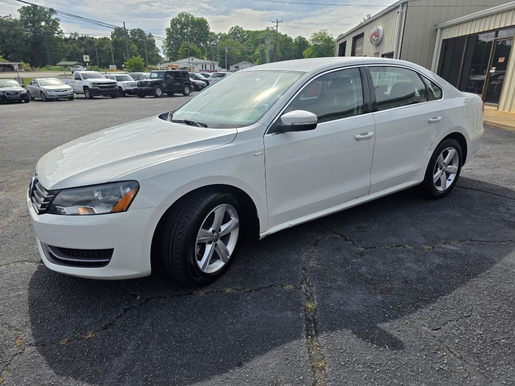 Photo 4 of this VOLKSWAGEN PASSAT
