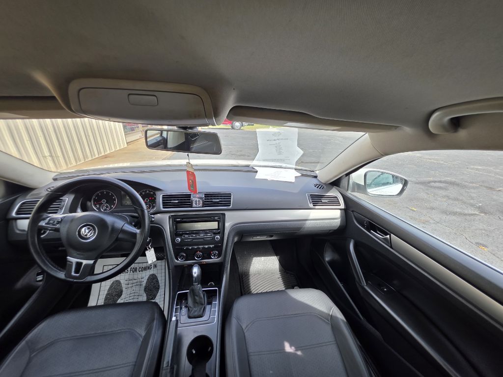 Photo 9 of this VOLKSWAGEN PASSAT