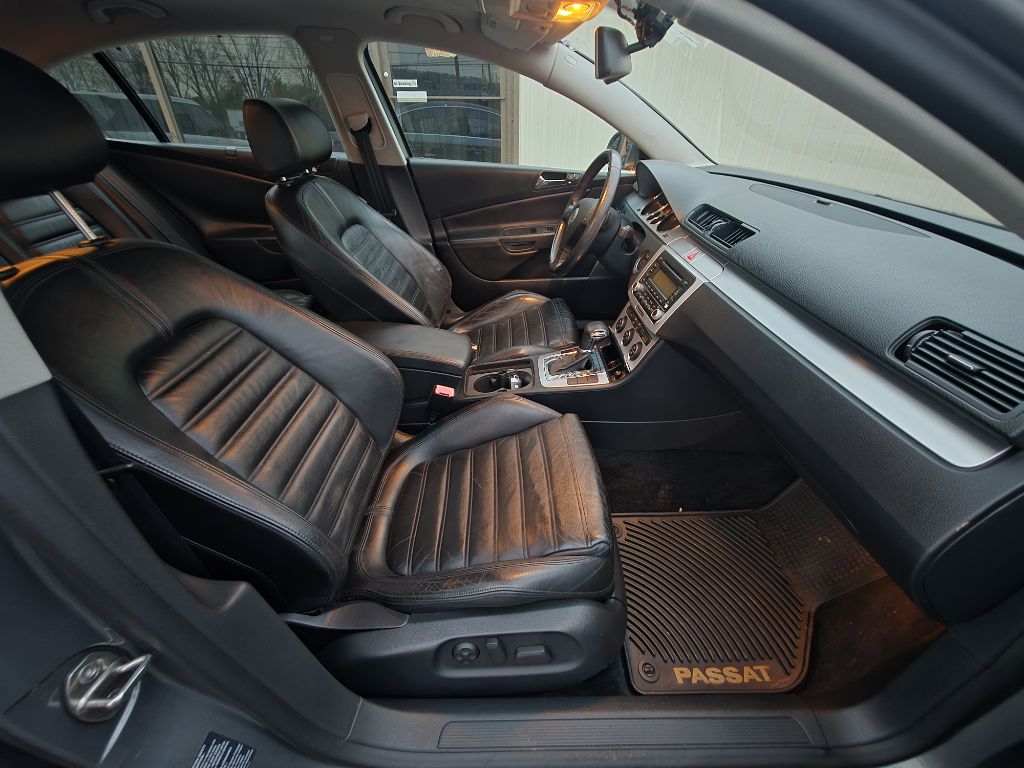 Photo 10 of this VOLKSWAGEN PASSAT