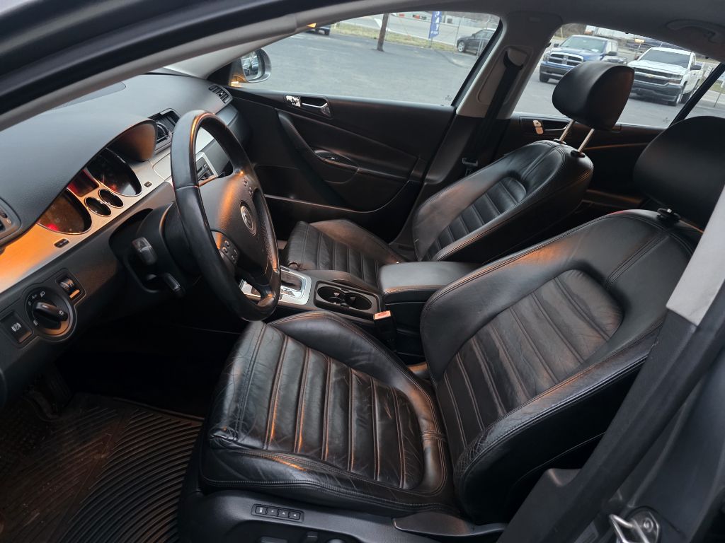 Photo 6 of this VOLKSWAGEN PASSAT