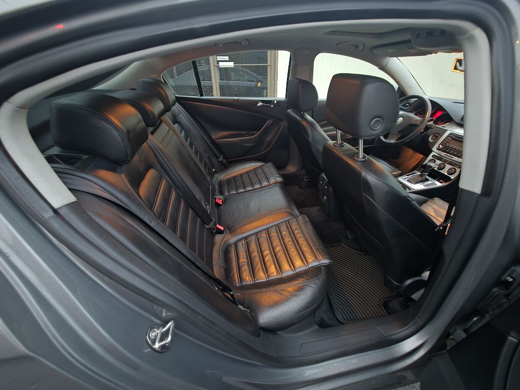 Photo 9 of this VOLKSWAGEN PASSAT
