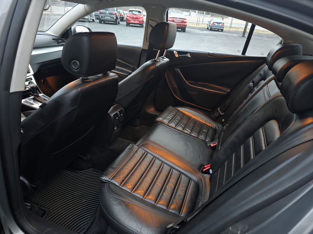 Photo 5 of this VOLKSWAGEN PASSAT