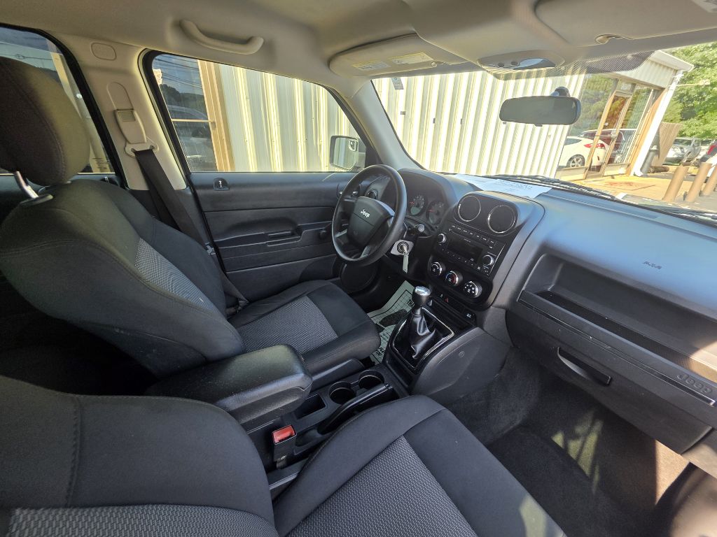 Photo 3 of this JEEP PATRIOT