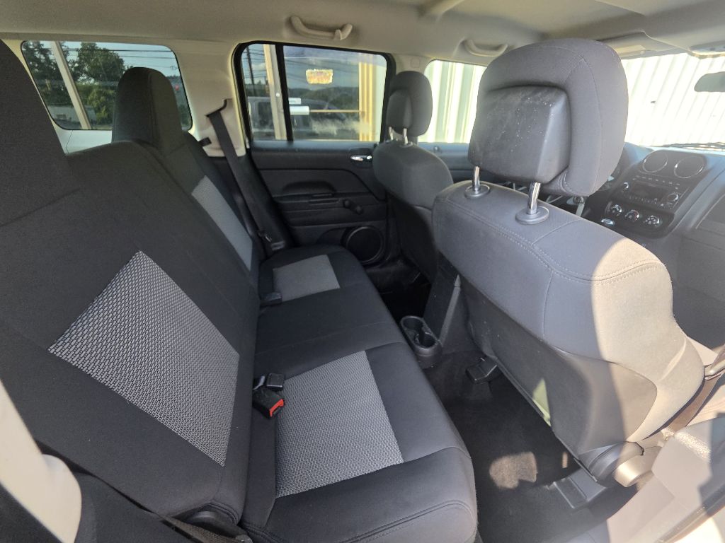 Photo 2 of this JEEP PATRIOT