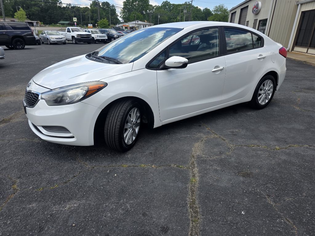 Photo 2 of this KIA FORTE
