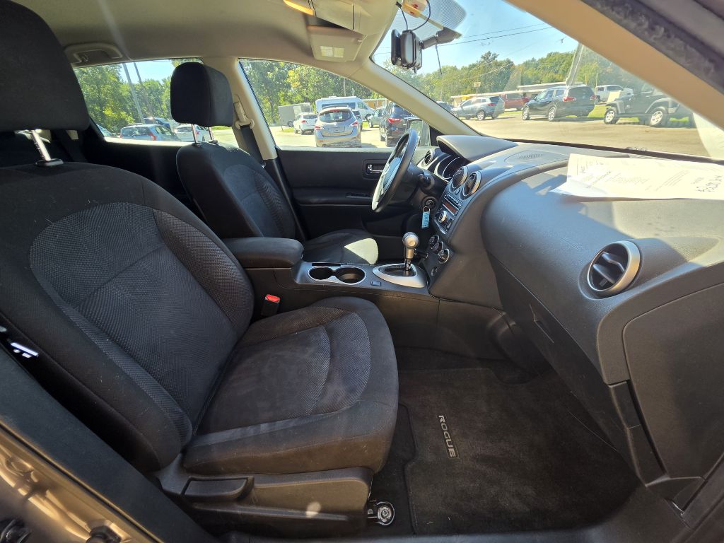 Photo 13 of this NISSAN ROGUE SELECT