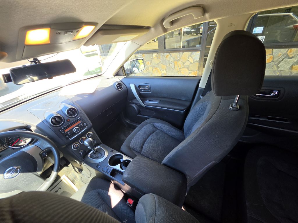 Photo 8 of this NISSAN ROGUE SELECT