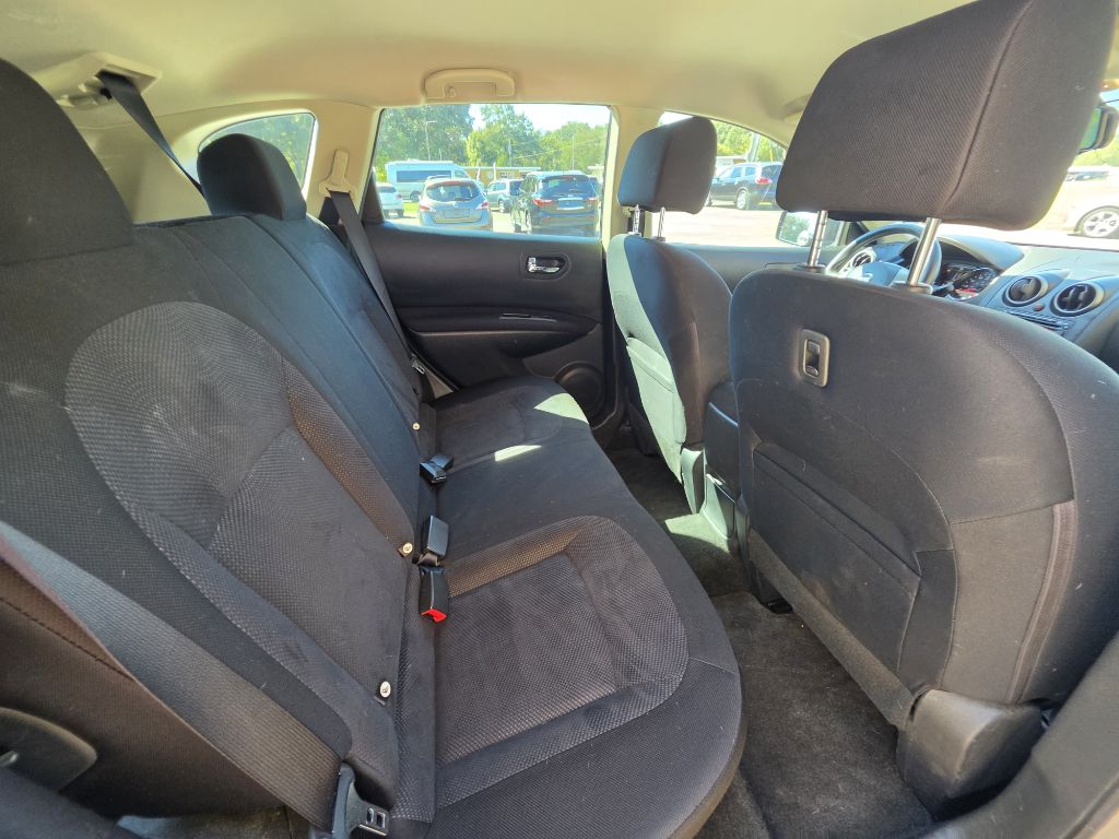 Photo 12 of this NISSAN ROGUE SELECT
