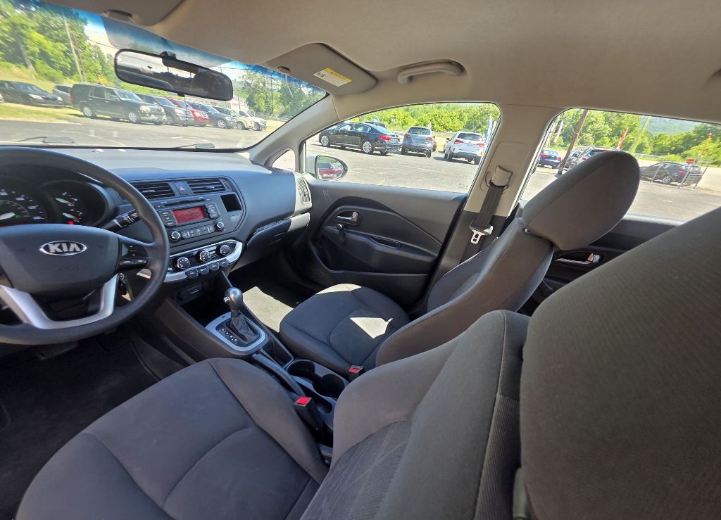 Photo 5 of this KIA RIO