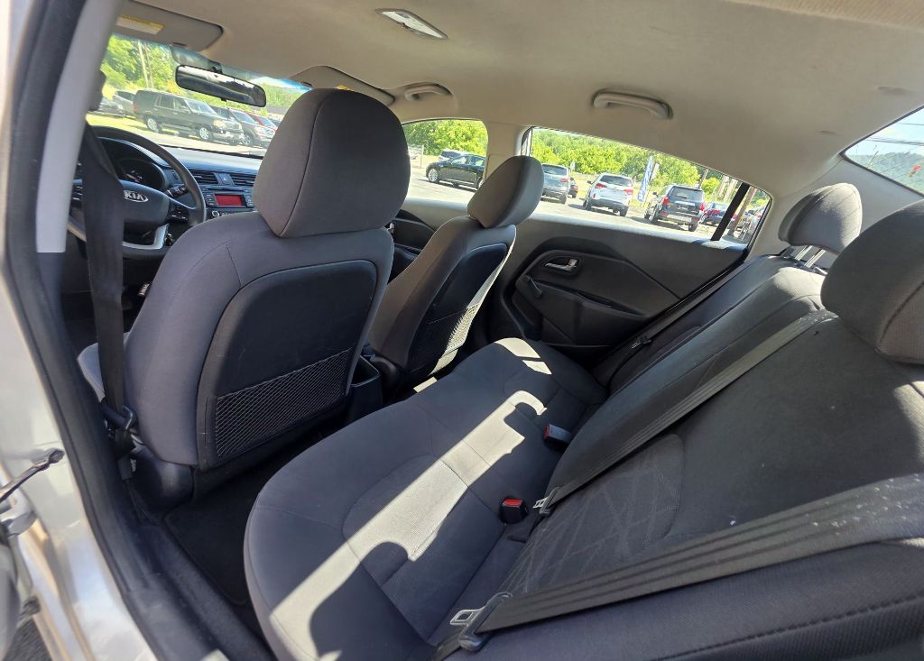 Photo 6 of this KIA RIO