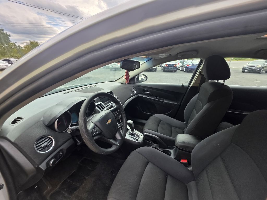 Photo 8 of this CHEVROLET CRUZE LIMITED