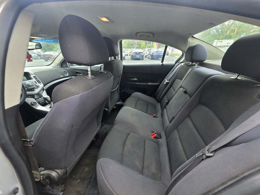 Photo 3 of this CHEVROLET CRUZE LIMITED